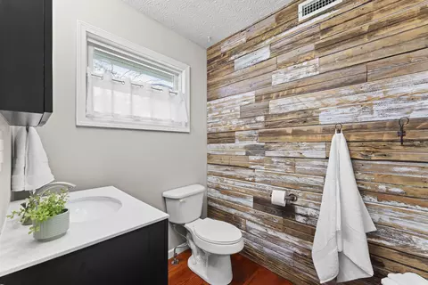 Bath - 2147 Summit View Rd, Powell, OH 43065 photo 2 of 5