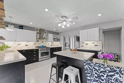 Kitchen - 2147 Summit View Rd, Powell, OH 43065 photo 5 of 7