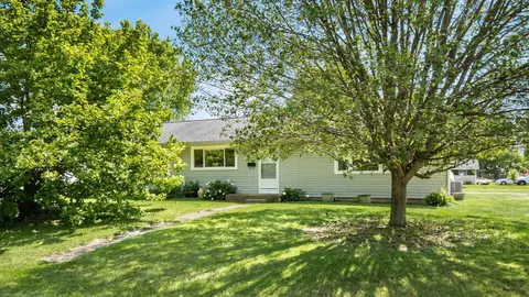 640 Meadow Dr, Newark, OH 43055