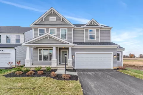 210 Scotsgrove Dr, Pataskala, OH 43062