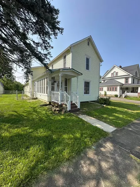 35 Landrum Ave, Centerburg, OH 43011