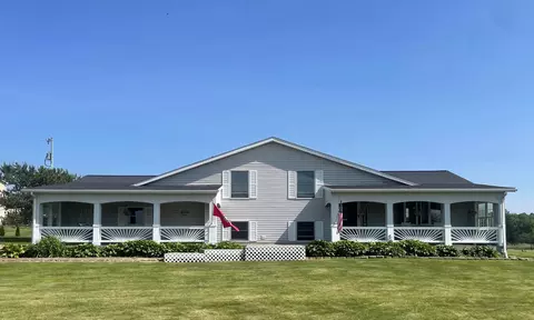 23060 Deal Rd, Gambier, OH 43022