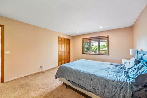 Bedroom - 12502 Barbara Dr, Kenton, OH 43326 photo 2 of 7
