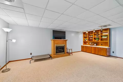 Living - 12502 Barbara Dr, Kenton, OH 43326 photo 5 of 6