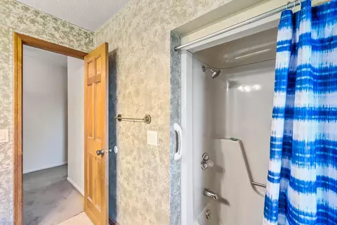 Bath - 12502 Barbara Dr, Kenton, OH 43326 photo 4 of 5