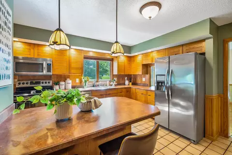 Kitchen - 12502 Barbara Dr, Kenton, OH 43326 photo 2 of 5