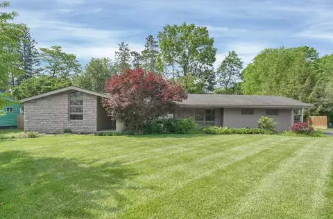 957 Sharon View Dr, Newark, OH 43055