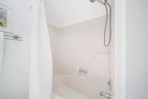 Bath - 5569 Dublin Rd, Dublin, OH 43017 photo 7 of 8