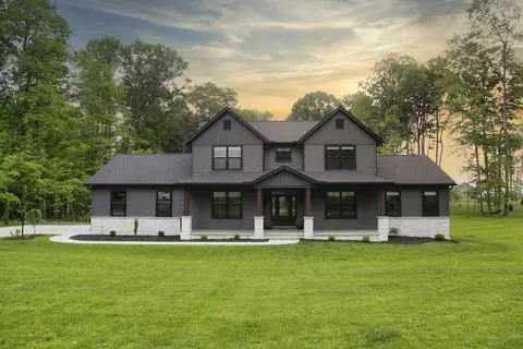 9553 Woodridge Cir, Fredericktown, OH 43019
