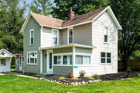 4742 Peacock Rd, Springfield, OH 45502