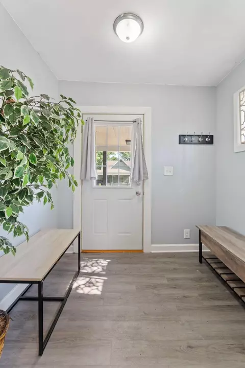 Entry Way - 239 Gurley Ave, Marion, OH 43302 photo 1 of 2