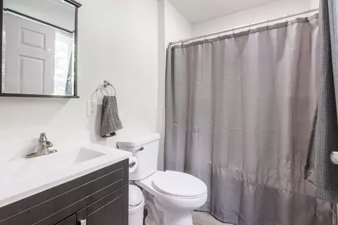 Bath - 239 Gurley Ave, Marion, OH 43302 photo 1 of 3