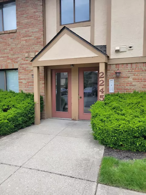 2245 Hedgerow Rd #C, Columbus, OH 43220