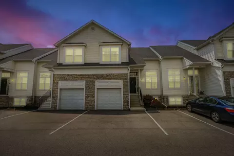 8281 Deering Oaks Dr, Blacklick, OH 43004