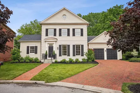18 Pickett Pl, New Albany, OH 43054