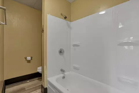 Bath - 327 Eastern Ave, Newark, OH 43055 photo 2 of 2