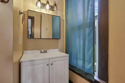 Bath - 327 Eastern Ave, Newark, OH 43055 photo 1 of 2