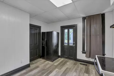 Entry Way - 327 Eastern Ave, Newark, OH 43055 photo 2 of 3