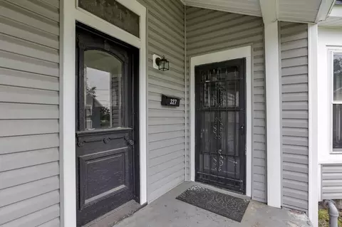 Exterior - 327 Eastern Ave, Newark, OH 43055 photo 5 of 7