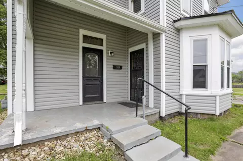 Exterior - 327 Eastern Ave, Newark, OH 43055 photo 4 of 7