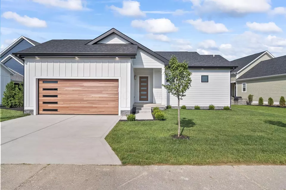 Exterior - 3692 Beulah Park Dr, Grove City, OH 43123 photo 14 of 28