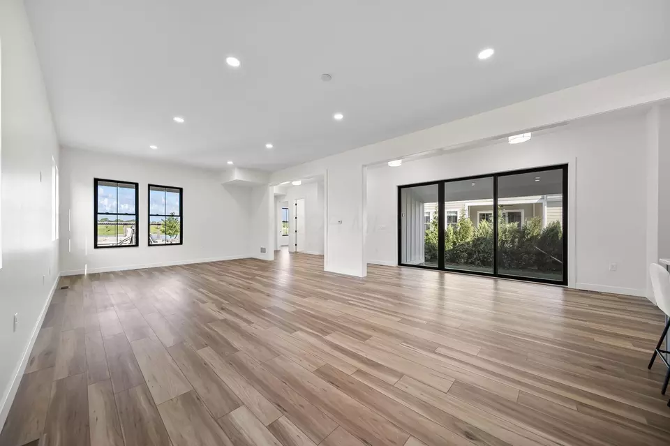 Living - 3692 Beulah Park Dr, Grove City, OH 43123 photo 5 of 5