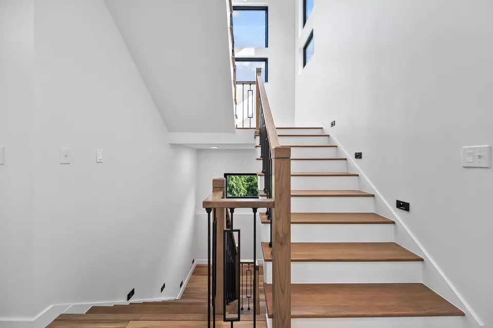 Entry Way - 3692 Beulah Park Dr, Grove City, OH 43123 photo 8 of 12