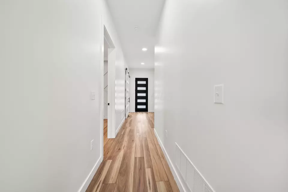 Entry Way - 3692 Beulah Park Dr, Grove City, OH 43123 photo 5 of 12