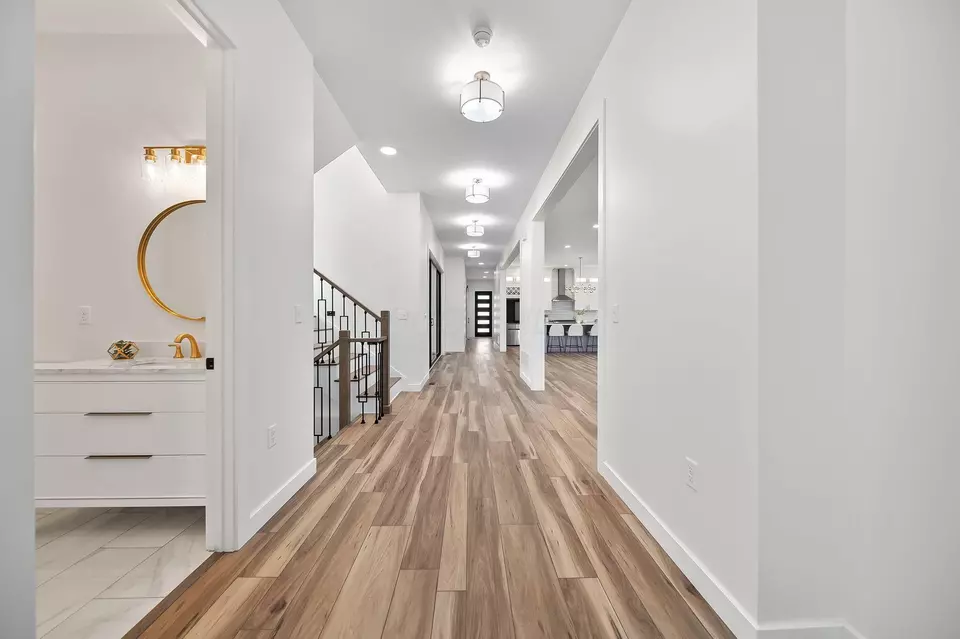 Entry Way - 3692 Beulah Park Dr, Grove City, OH 43123 photo 3 of 12