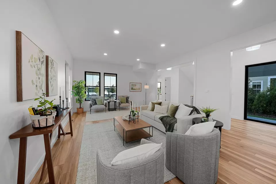 Living - 3692 Beulah Park Dr, Grove City, OH 43123 photo 2 of 5