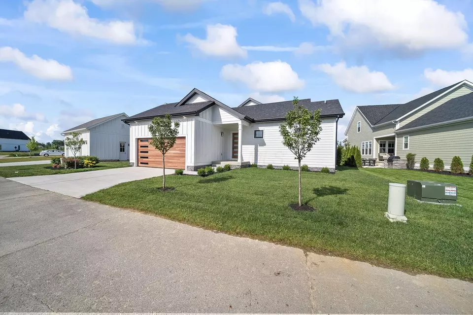 Exterior - 3692 Beulah Park Dr, Grove City, OH 43123 photo 13 of 28