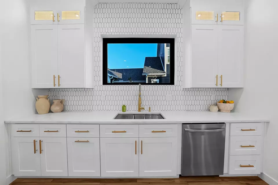 Kitchen - 3692 Beulah Park Dr, Grove City, OH 43123 photo 3 of 11