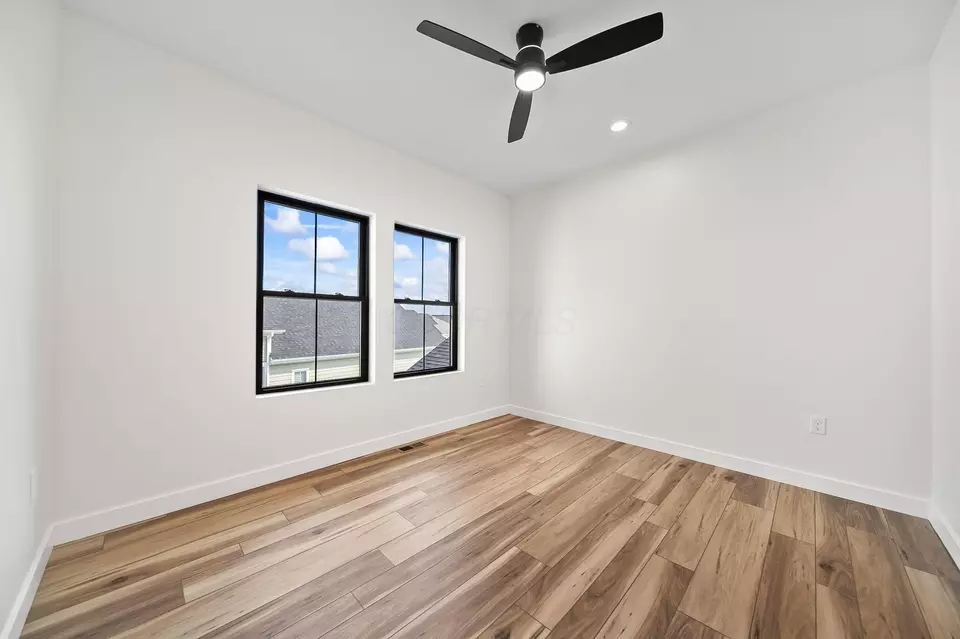 Bedroom - 3692 Beulah Park Dr, Grove City, OH 43123 photo 10 of 11