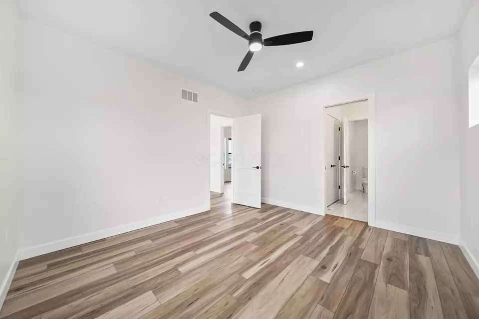 Bedroom - 3692 Beulah Park Dr, Grove City, OH 43123 photo 9 of 11