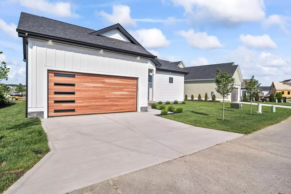 Exterior - 3692 Beulah Park Dr, Grove City, OH 43123 photo 15 of 28