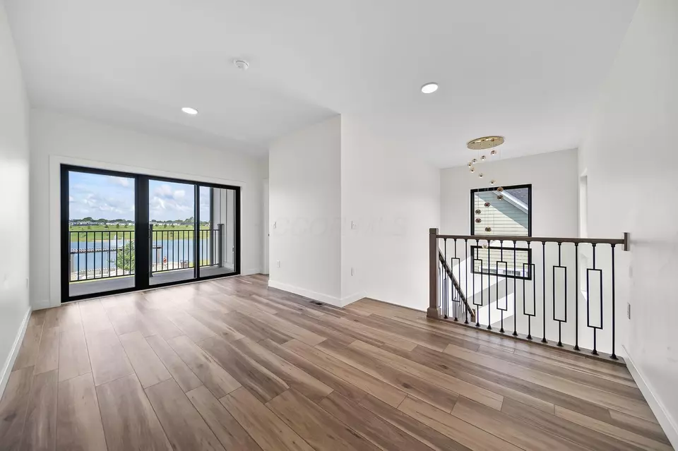 Entry Way - 3692 Beulah Park Dr, Grove City, OH 43123 photo 10 of 12