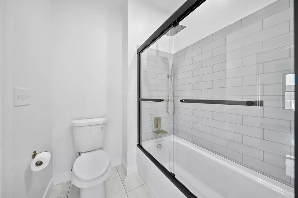 Bath - 3692 Beulah Park Dr, Grove City, OH 43123 photo 7 of 8