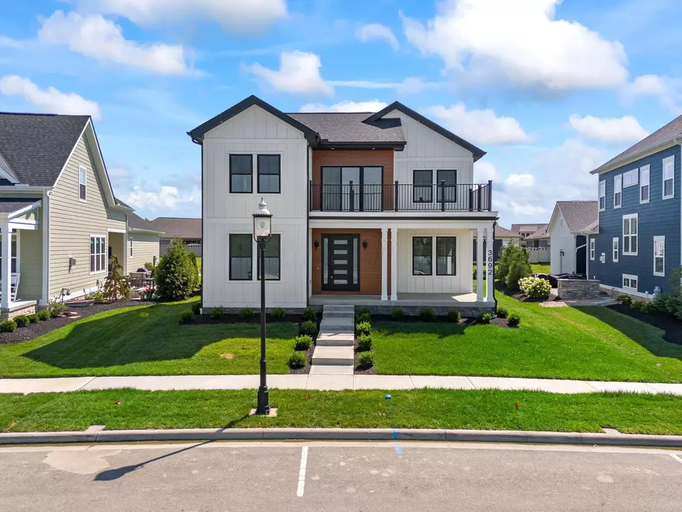 Exterior - 3692 Beulah Park Dr, Grove City, OH 43123 photo 3 of 28