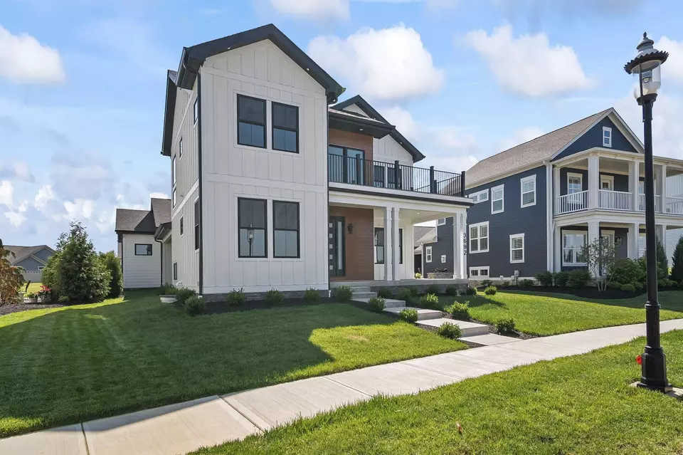 Exterior - 3692 Beulah Park Dr, Grove City, OH 43123 photo 6 of 28