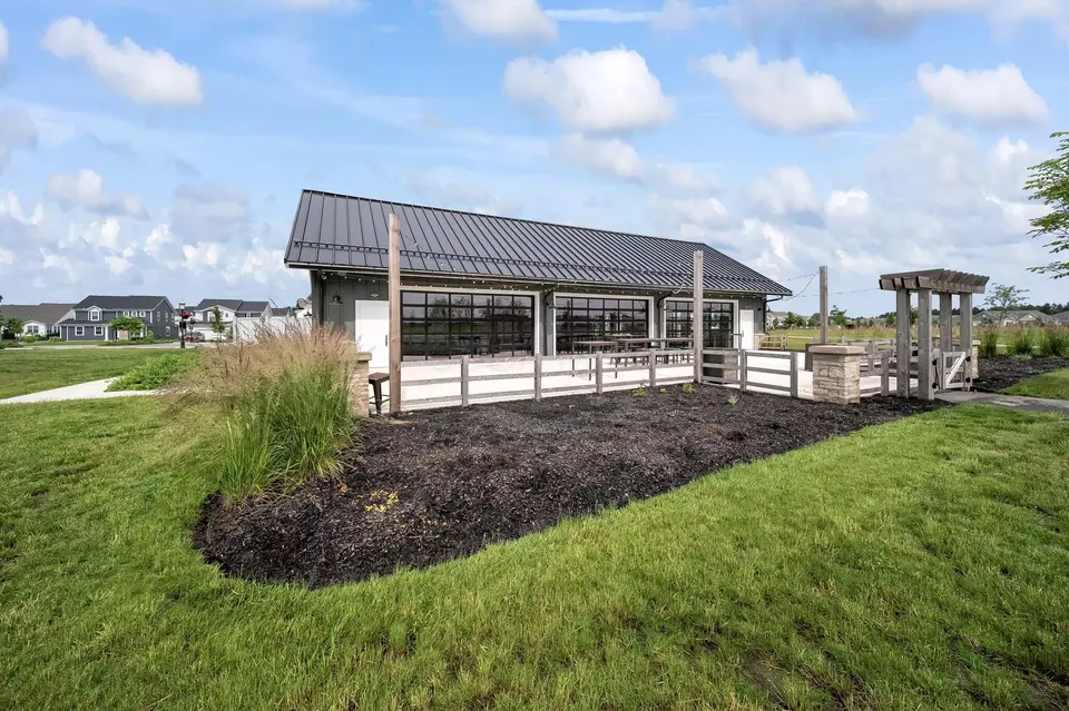 Exterior - 3692 Beulah Park Dr, Grove City, OH 43123 photo 19 of 28