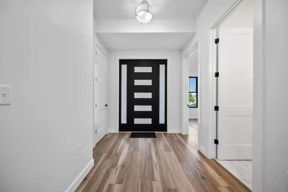 Entry Way - 3692 Beulah Park Dr, Grove City, OH 43123 photo 2 of 12