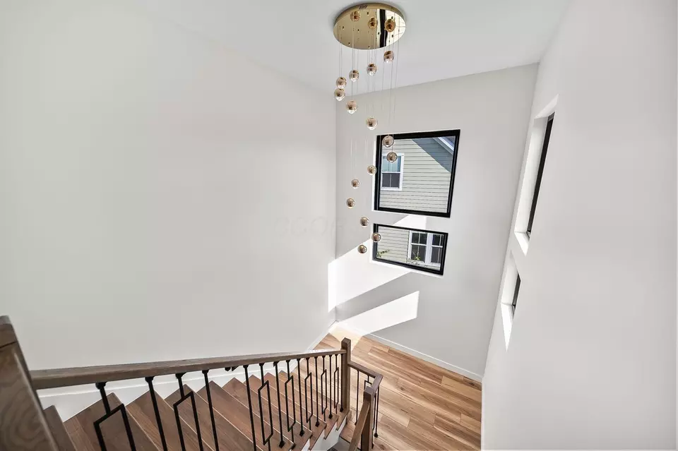 Entry Way - 3692 Beulah Park Dr, Grove City, OH 43123 photo 9 of 12