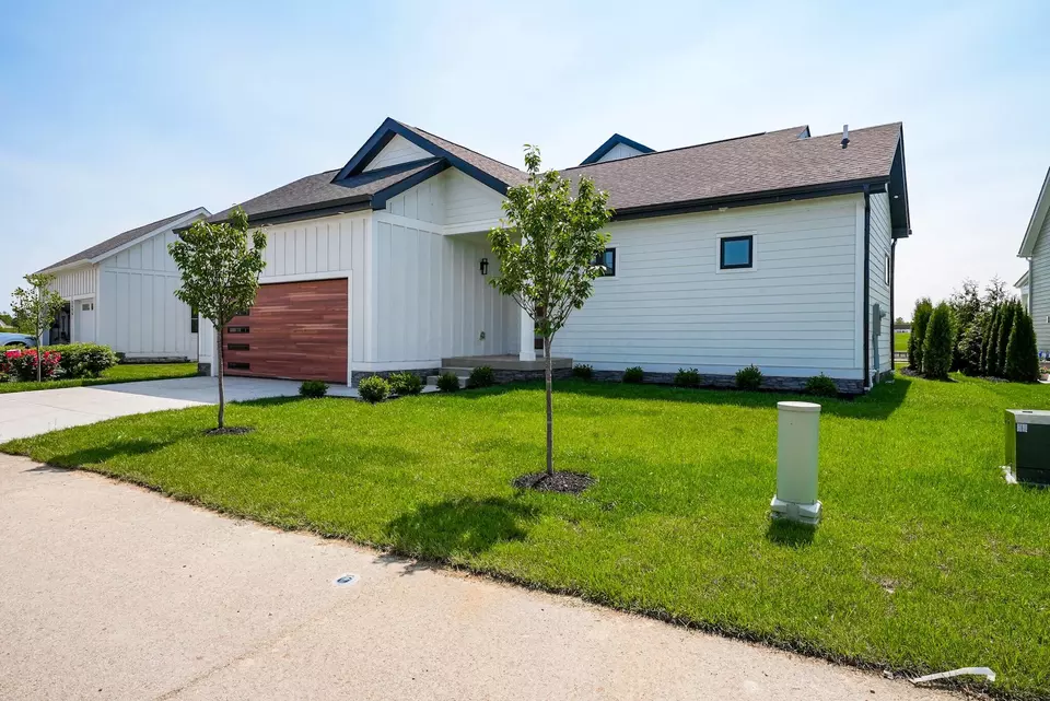 Exterior - 3692 Beulah Park Dr, Grove City, OH 43123 photo 7 of 28