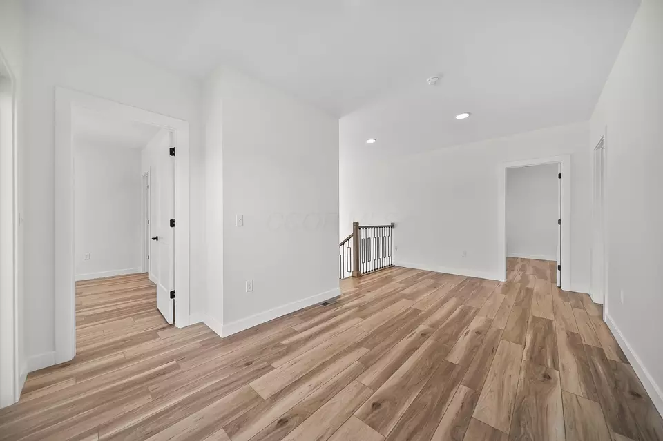 Entry Way - 3692 Beulah Park Dr, Grove City, OH 43123 photo 11 of 12