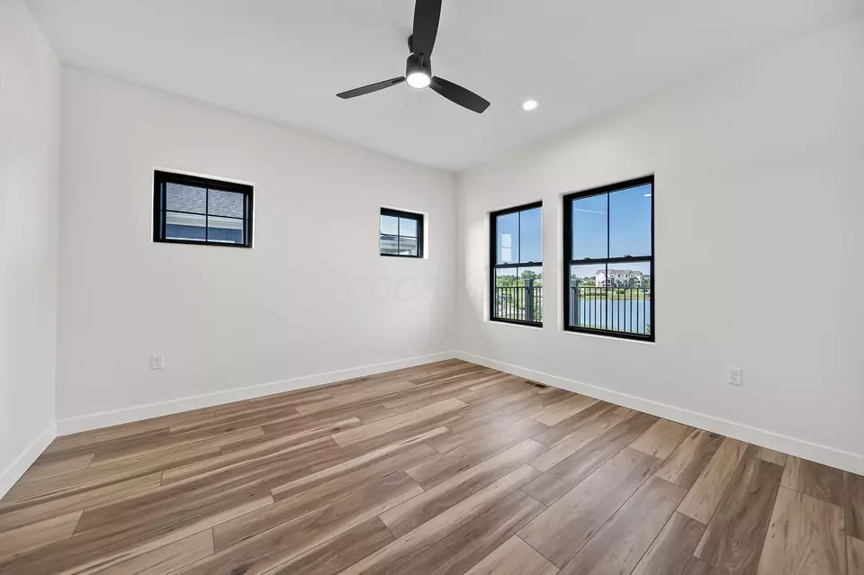 Bedroom - 3692 Beulah Park Dr, Grove City, OH 43123 photo 8 of 11