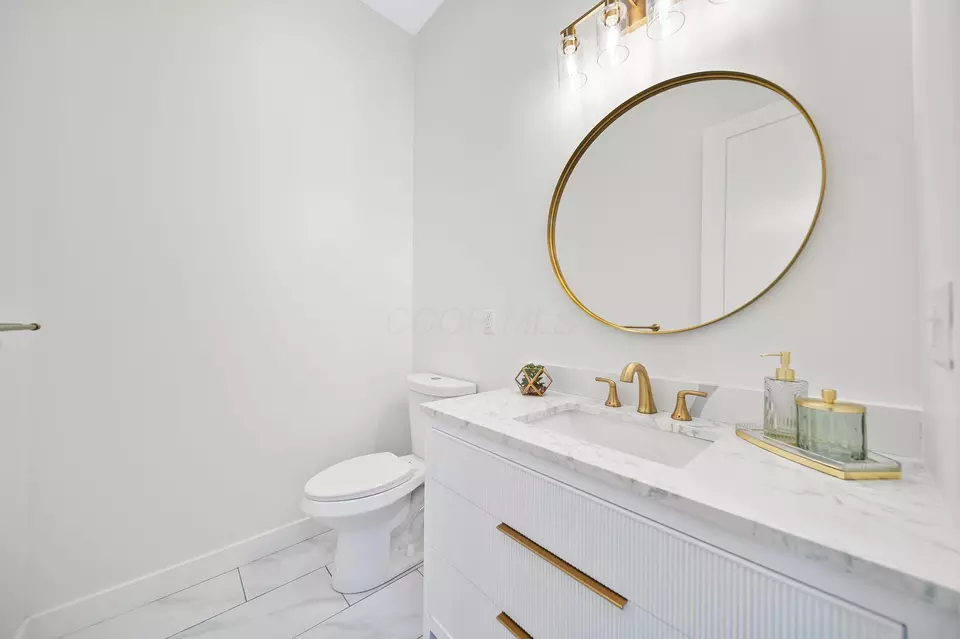 Bath - 3692 Beulah Park Dr, Grove City, OH 43123 photo 1 of 8