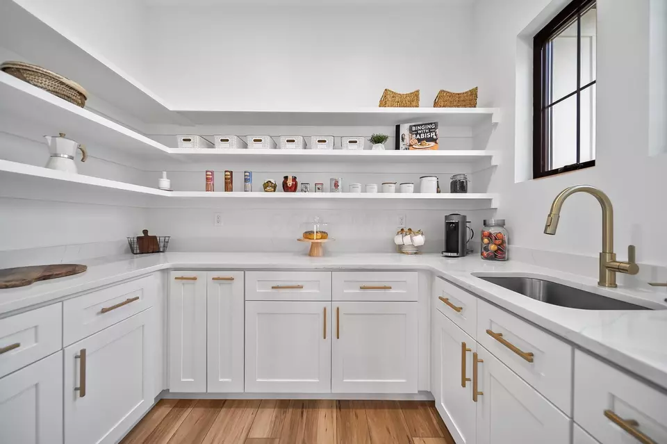 Kitchen - 3692 Beulah Park Dr, Grove City, OH 43123 photo 10 of 11