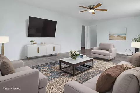 Living - 460 E Ohio St, Circleville, OH 43113 photo 5 of 7