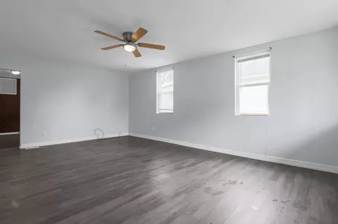 Living - 460 E Ohio St, Circleville, OH 43113 photo 3 of 7