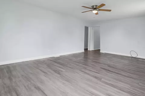 Living - 460 E Ohio St, Circleville, OH 43113 photo 6 of 7